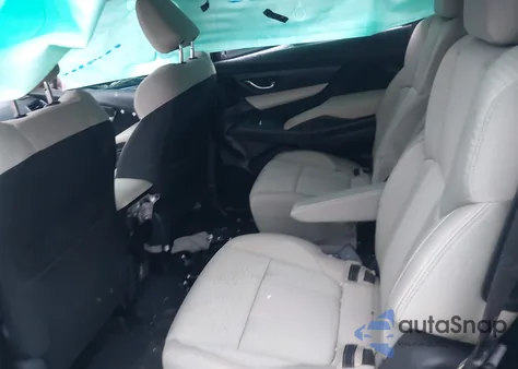 2022 Subaru Ascent Premium из США, поврежденный, VIN 4S4WMAED3N3468550